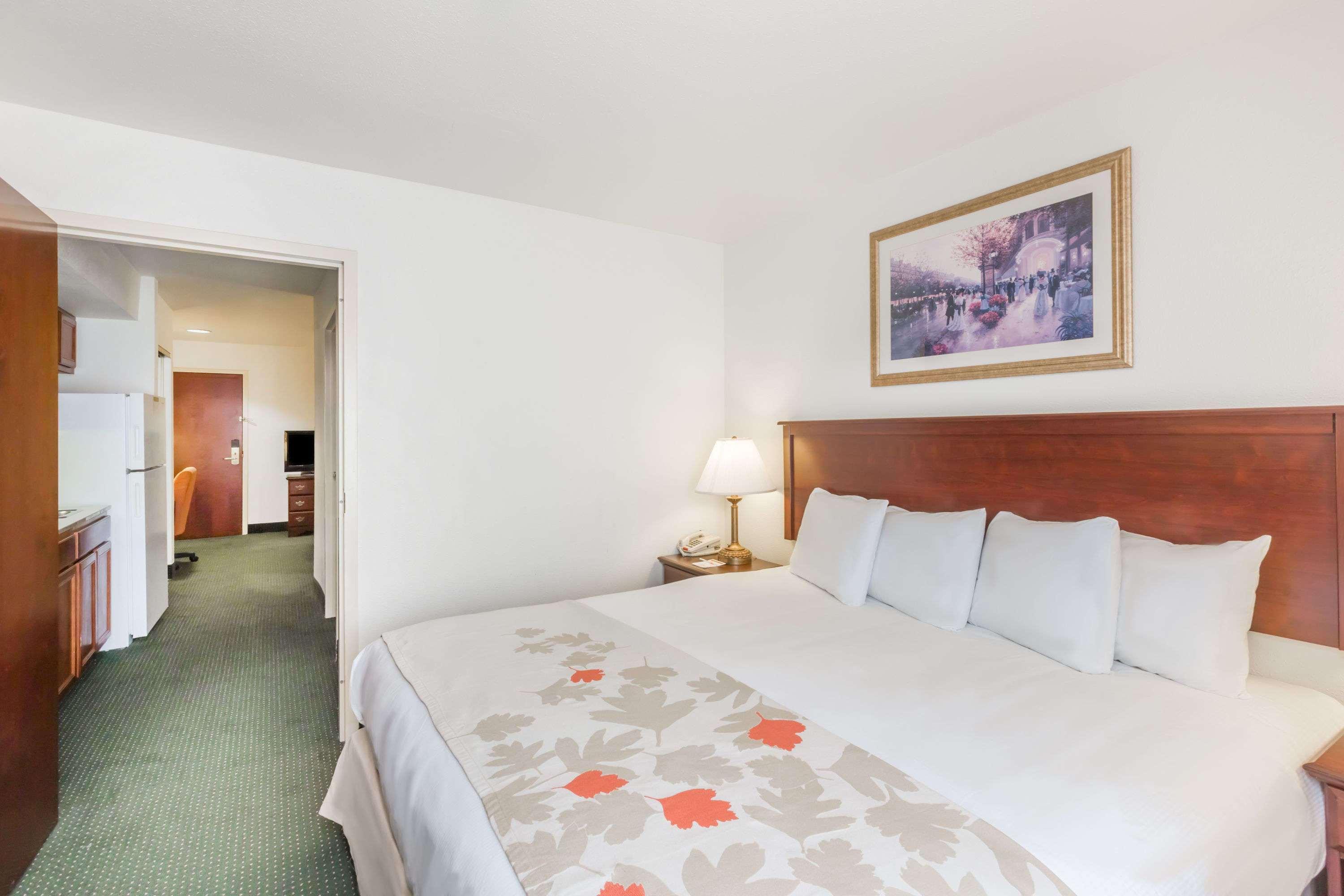 Clarion Pointe Charleston - West Ashley Hotel Exterior photo